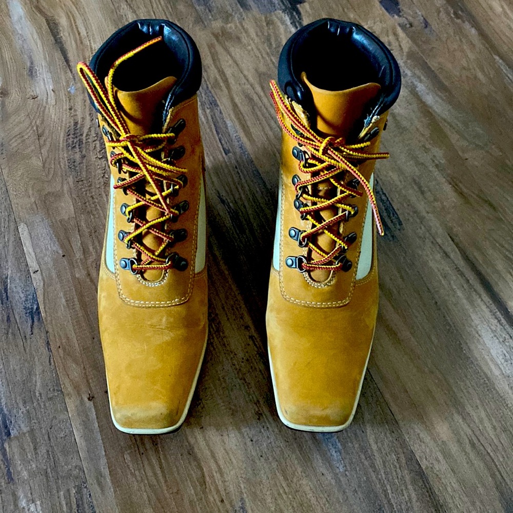 These Timberland wedge boots are comfortable and classic.